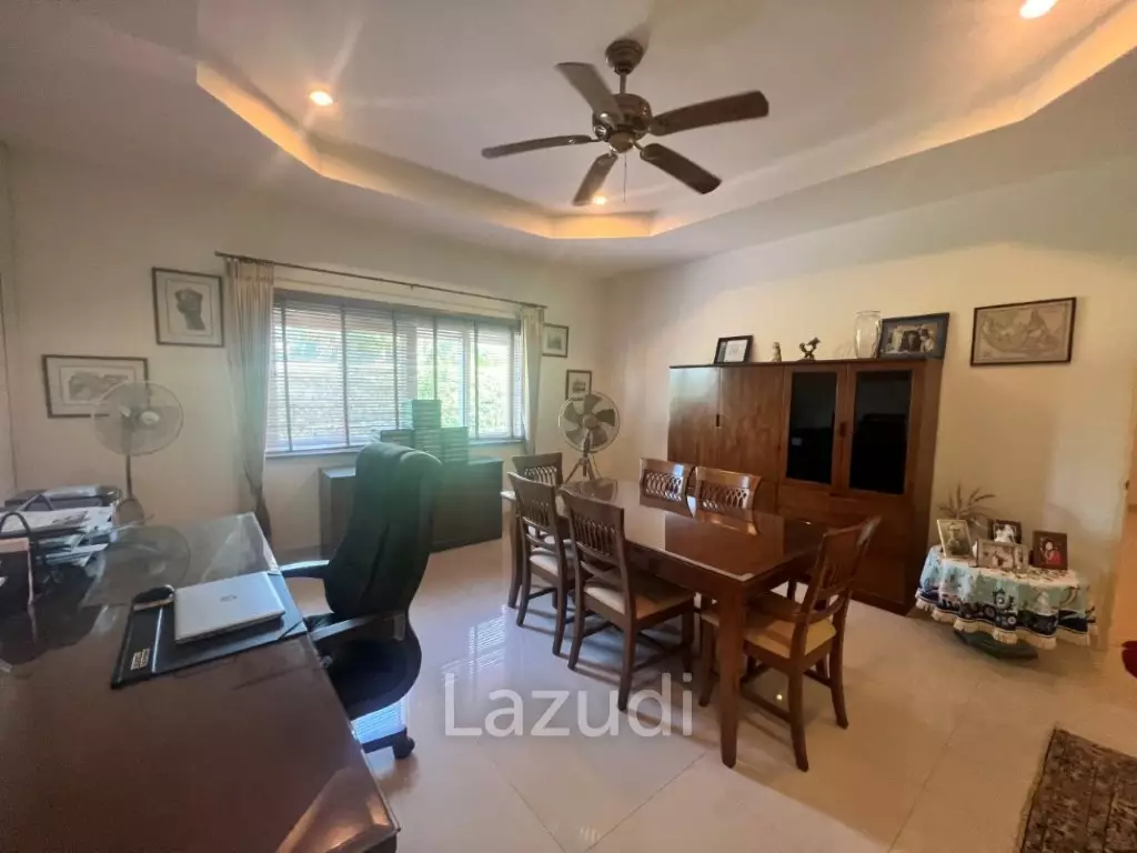 STUART PARK : Luxury 4 Bed Pool Villa on quiet corner plot
