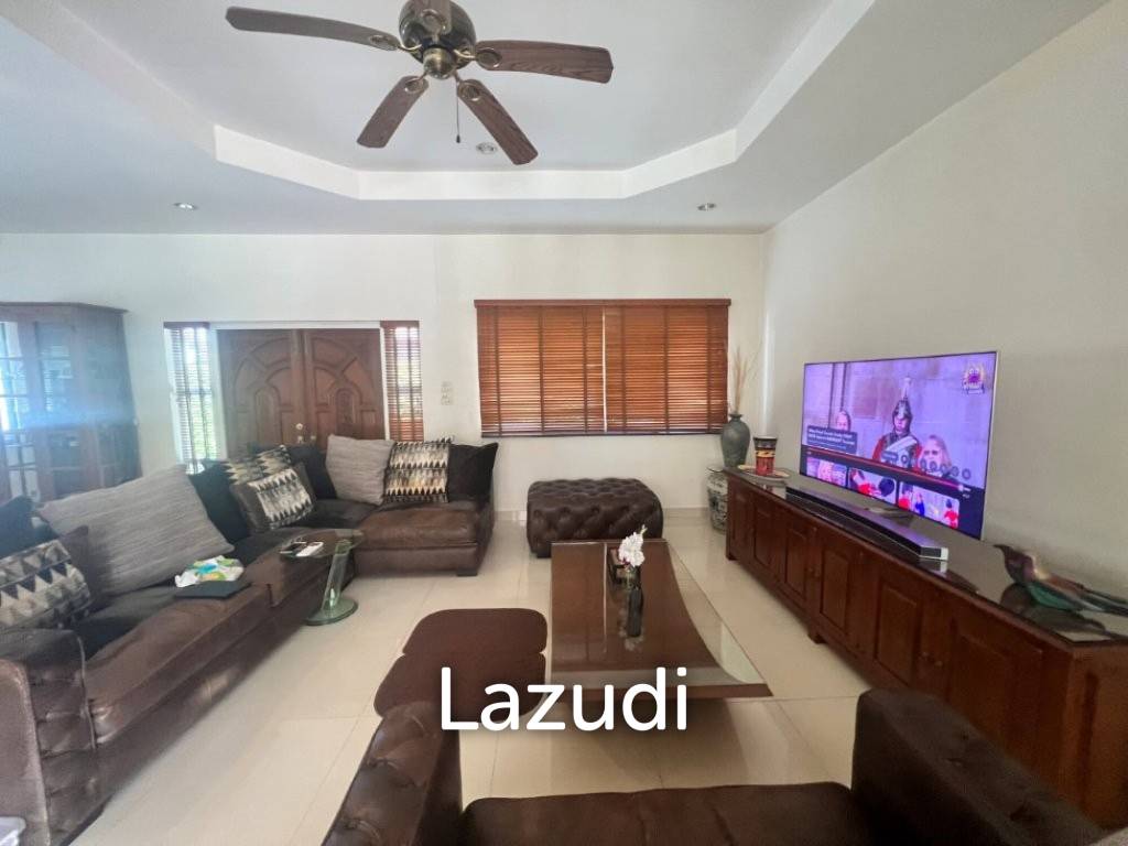 STUART PARK : Luxury 4 Bed Pool Villa on quiet corner plot