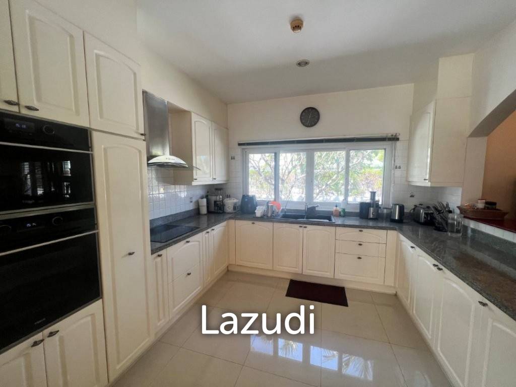 STUART PARK : Luxury 4 Bed Pool Villa on quiet corner plot