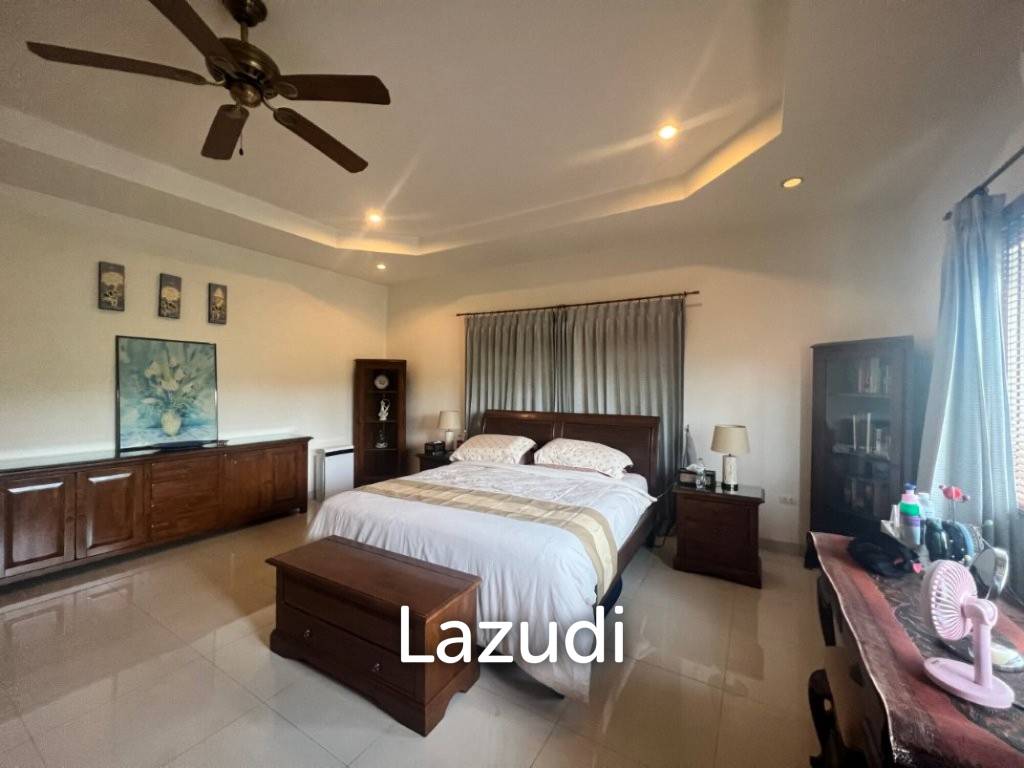 STUART PARK : Luxury 4 Bed Pool Villa on quiet corner plot