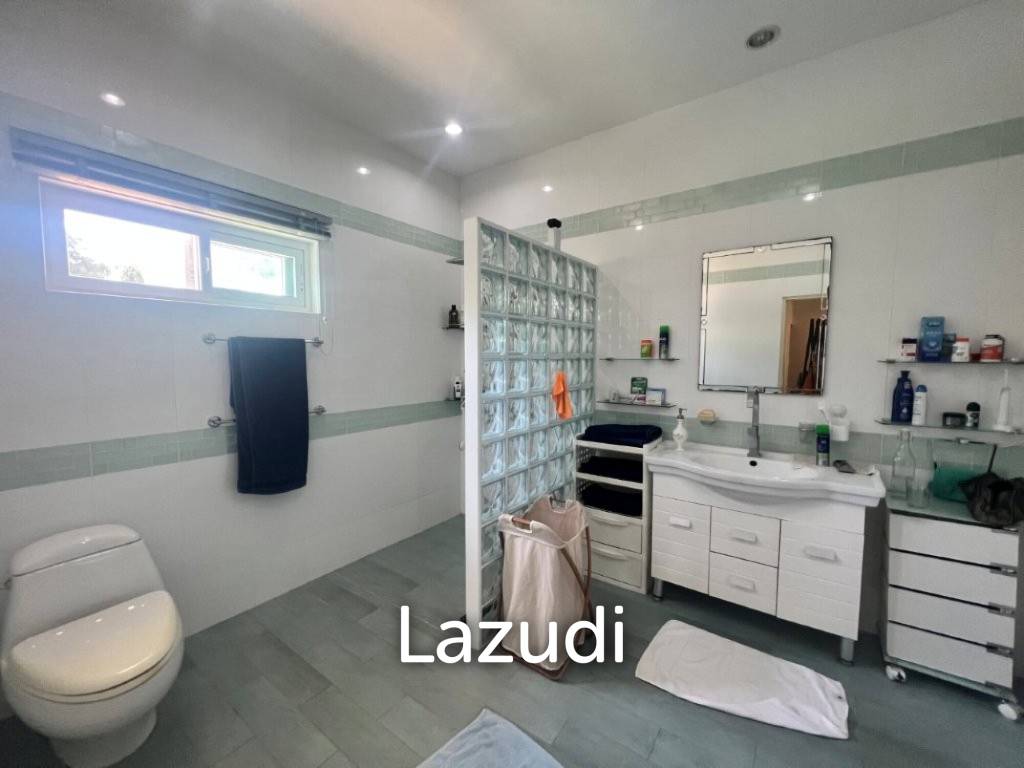 STUART PARK : Luxury 4 Bed Pool Villa on quiet corner plot