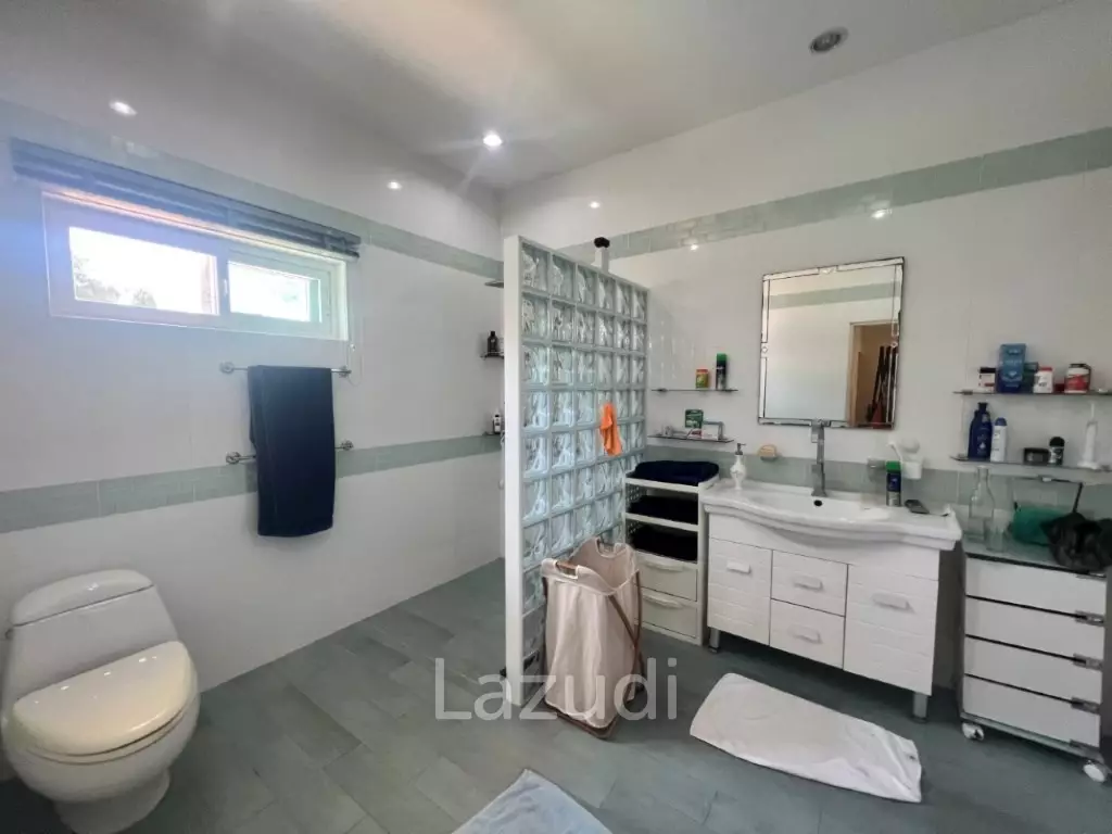 STUART PARK : Luxury 4 Bed Pool Villa on quiet corner plot