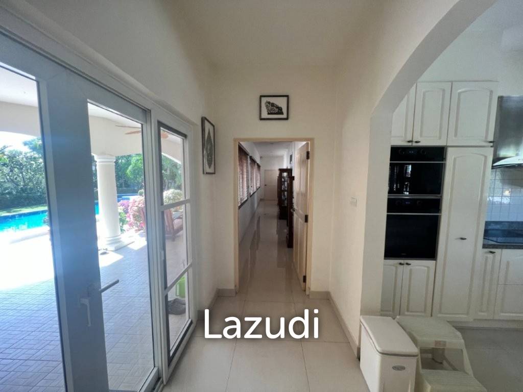 STUART PARK : Luxury 4 Bed Pool Villa on quiet corner plot