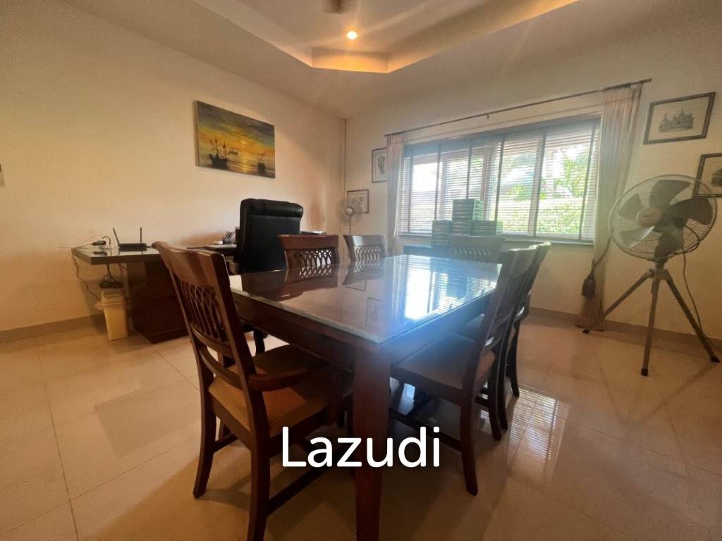 STUART PARK : Luxury 4 Bed Pool Villa on quiet corner plot