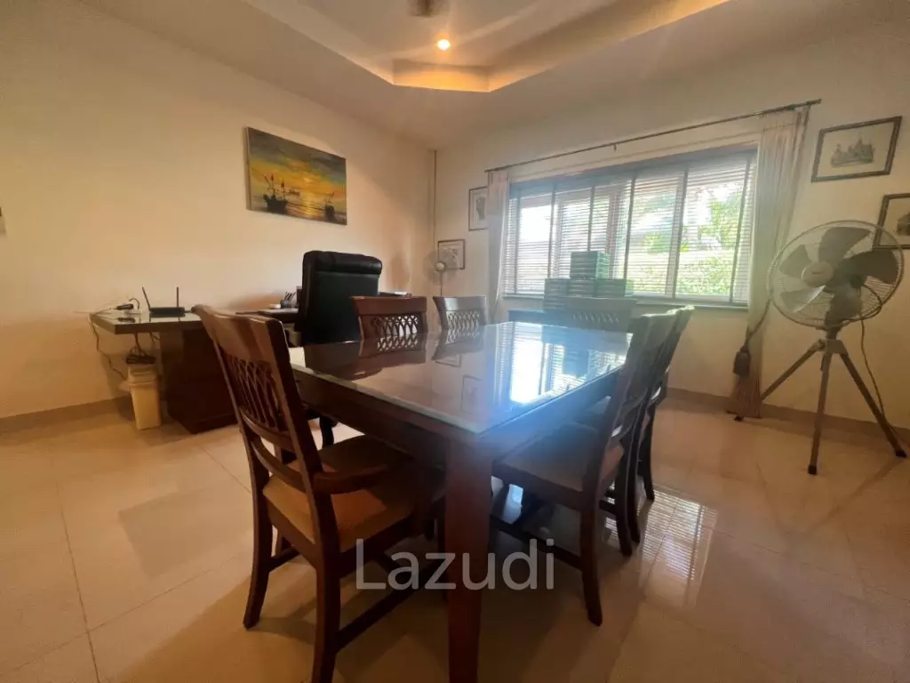 STUART PARK : Luxury 4 Bed Pool Villa on quiet corner plot