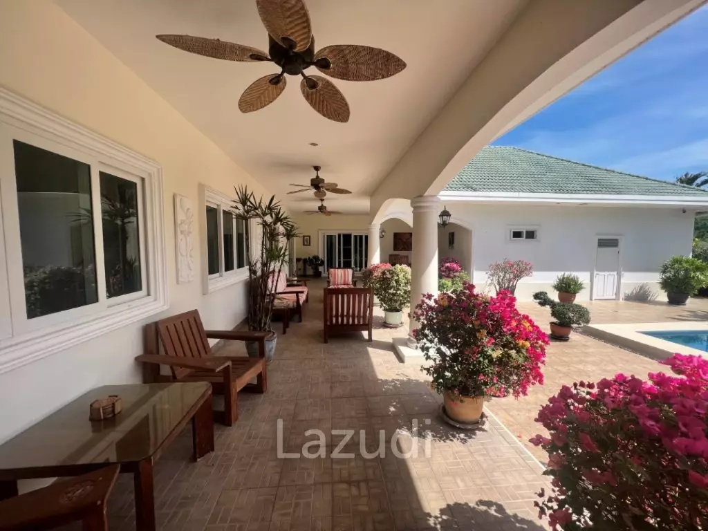STUART PARK : Luxury 4 Bed Pool Villa on quiet corner plot