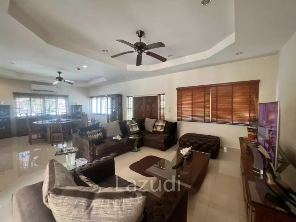STUART PARK : Luxury 4 Bed Pool Villa on quiet corner plot