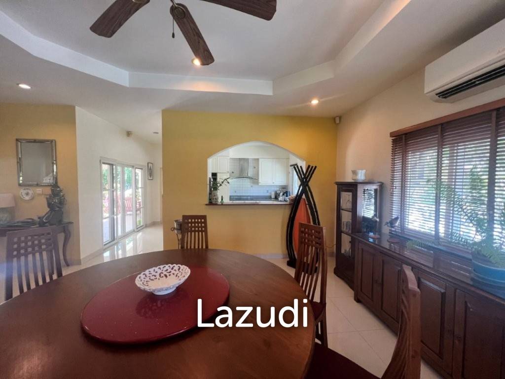 STUART PARK : Luxury 4 Bed Pool Villa on quiet corner plot