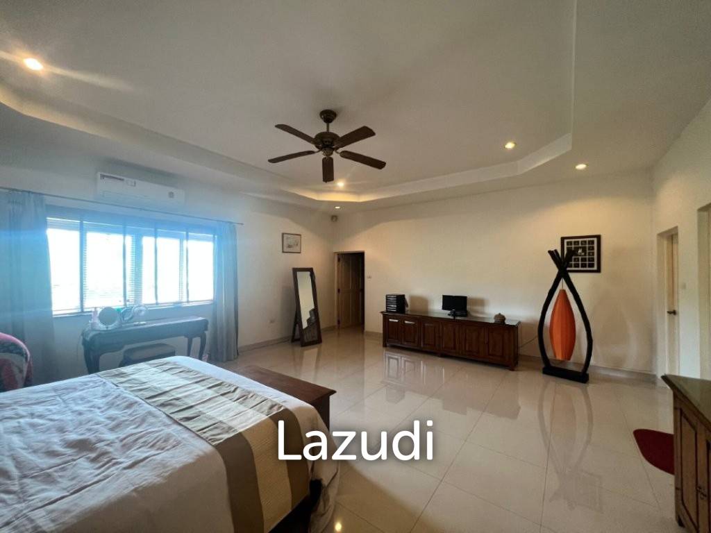 STUART PARK : Luxury 4 Bed Pool Villa on quiet corner plot