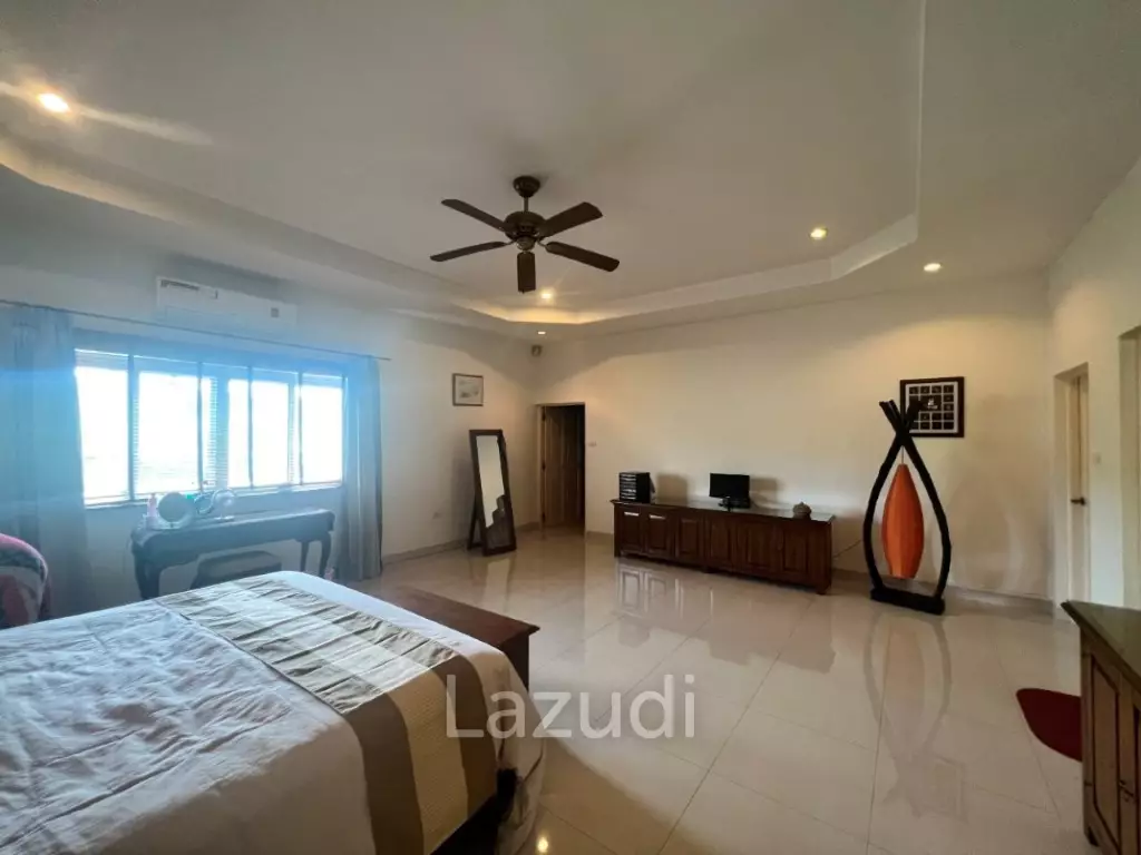 STUART PARK : Luxury 4 Bed Pool Villa on quiet corner plot
