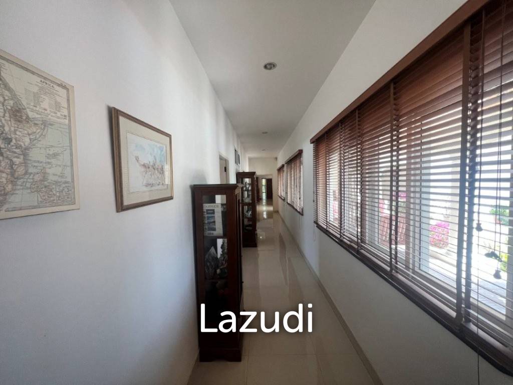 STUART PARK : Luxury 4 Bed Pool Villa on quiet corner plot