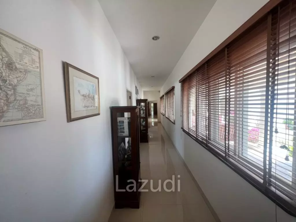 STUART PARK : Luxury 4 Bed Pool Villa on quiet corner plot