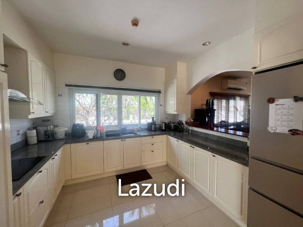 STUART PARK : Luxury 4 Bed Pool Villa on quiet corner plot