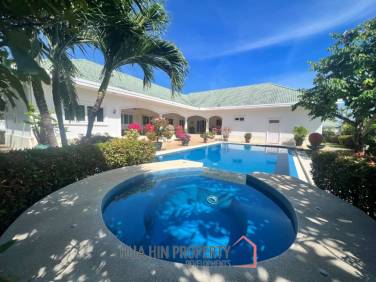 STUART PARK : Luxury 4 Bed Pool Villa on quiet corner plot