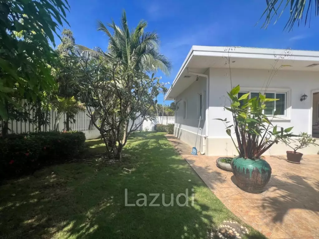 STUART PARK : Luxury 4 Bed Pool Villa on quiet corner plot