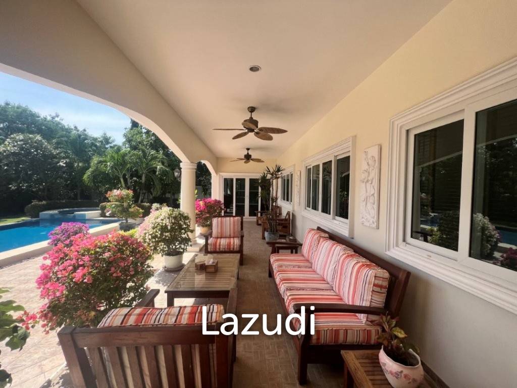 STUART PARK : Luxury 4 Bed Pool Villa on quiet corner plot