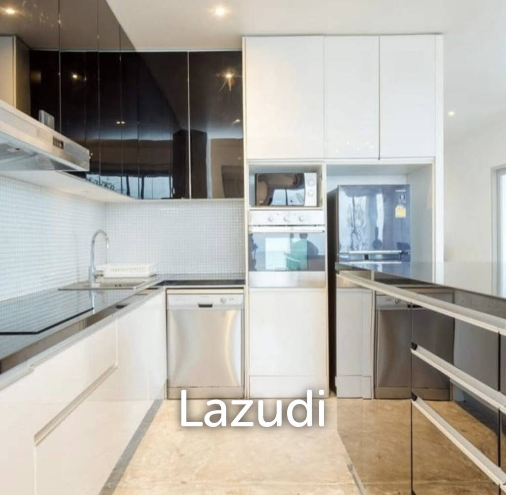 HIDEAWAY : Absolute beachfront 3 storey 2 bed pool villa