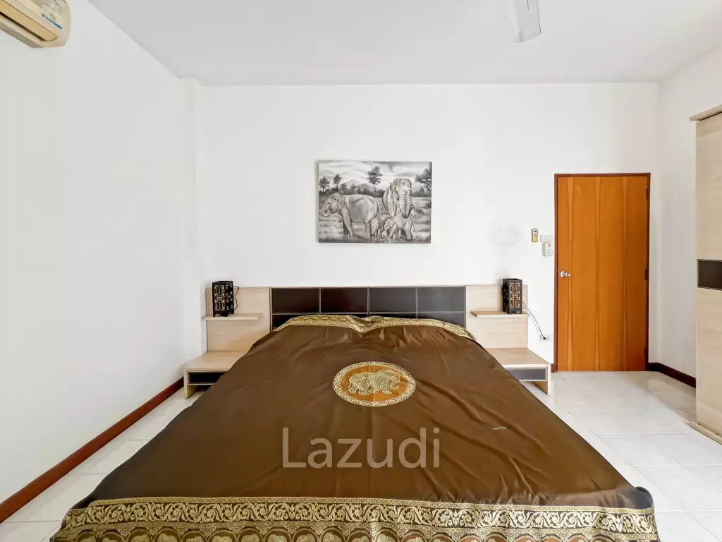 3 Bed 2 Bath Fully Furnished Villa with Pool in Baan Thai Village 2