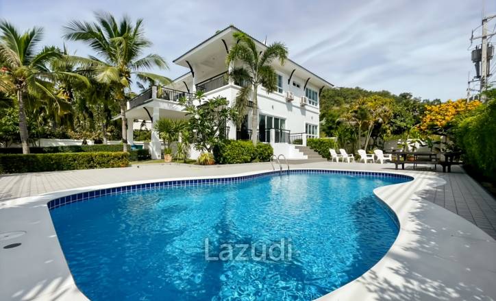 Luxurious 5-Bedroom Villa in Hua Hin View - For Rent