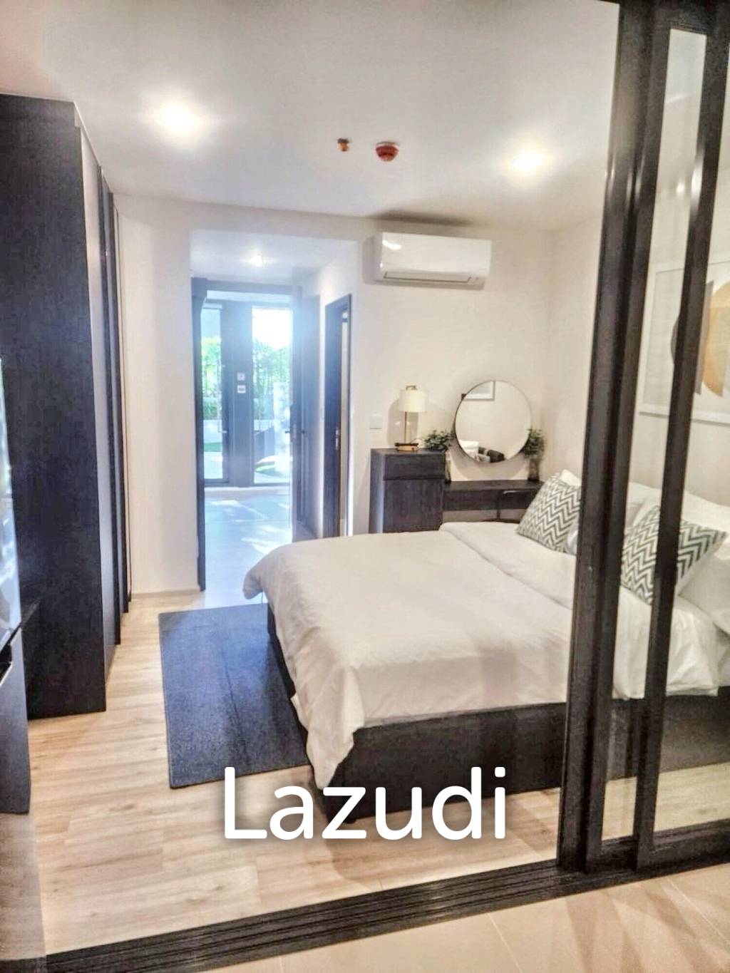 1 Bedroom 1 Bathroom 30 SQ.M XT Huaykwang