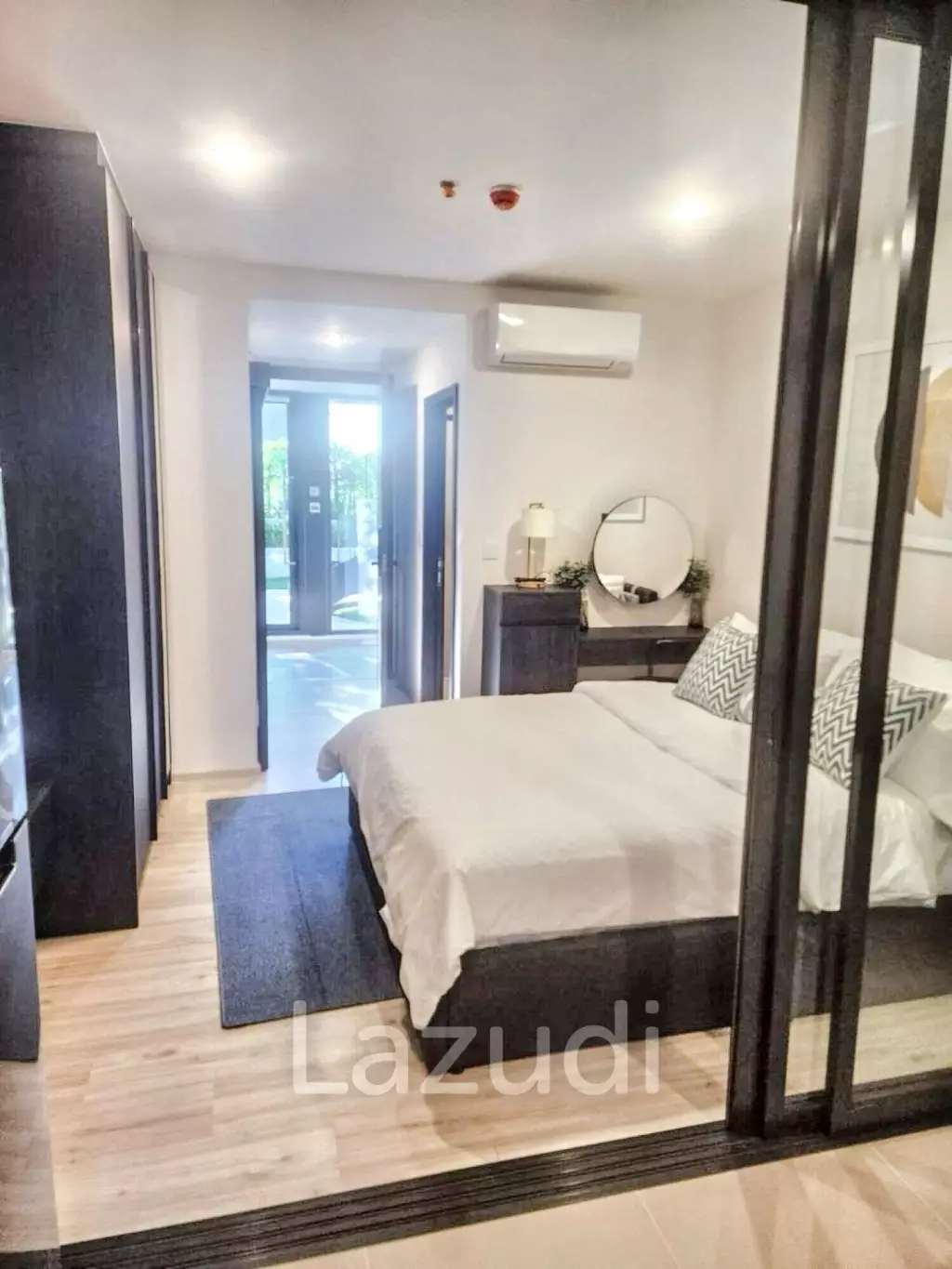 1 Bedroom 1 Bathroom 30 SQ.M XT Huaykwang