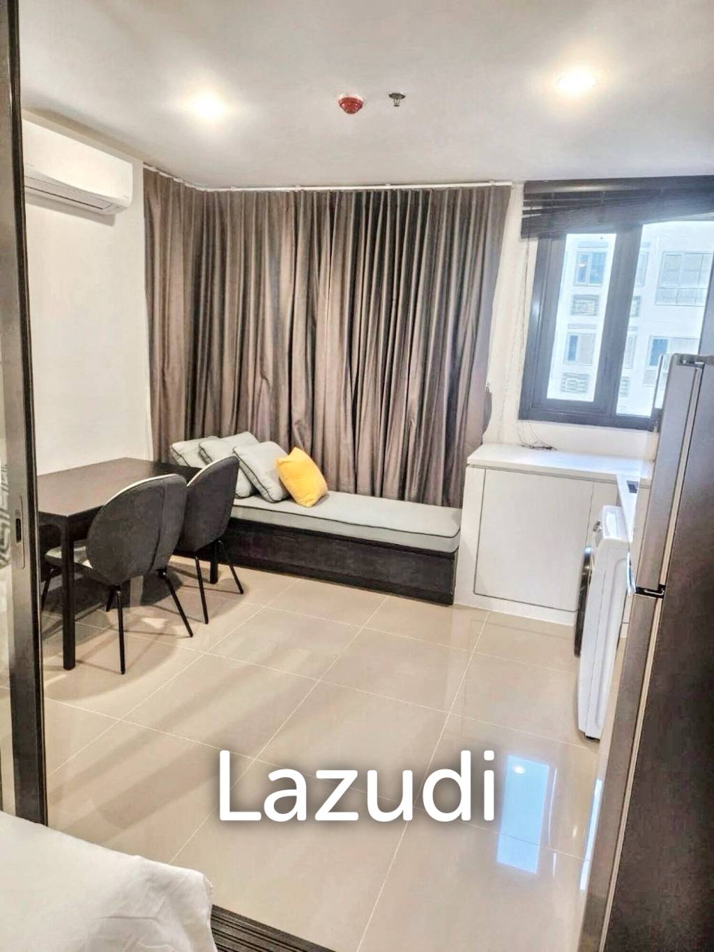 1 Bedroom 1 Bathroom 30 SQ.M XT Huaykwang