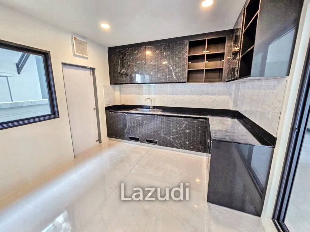 5 Bedrooms 6 Bathrooms 414 SQ.M The City Bangna