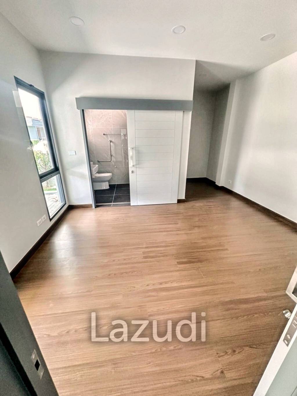 5 Bedrooms 6 Bathrooms 414 SQ.M The City Bangna