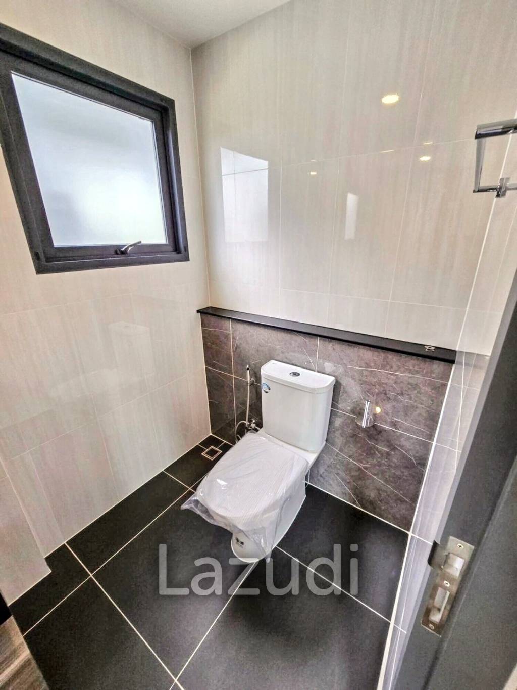 5 Bedrooms 6 Bathrooms 414 SQ.M The City Bangna