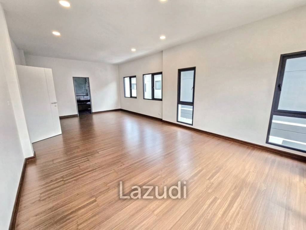 5 Bedrooms 6 Bathrooms 414 SQ.M The City Bangna