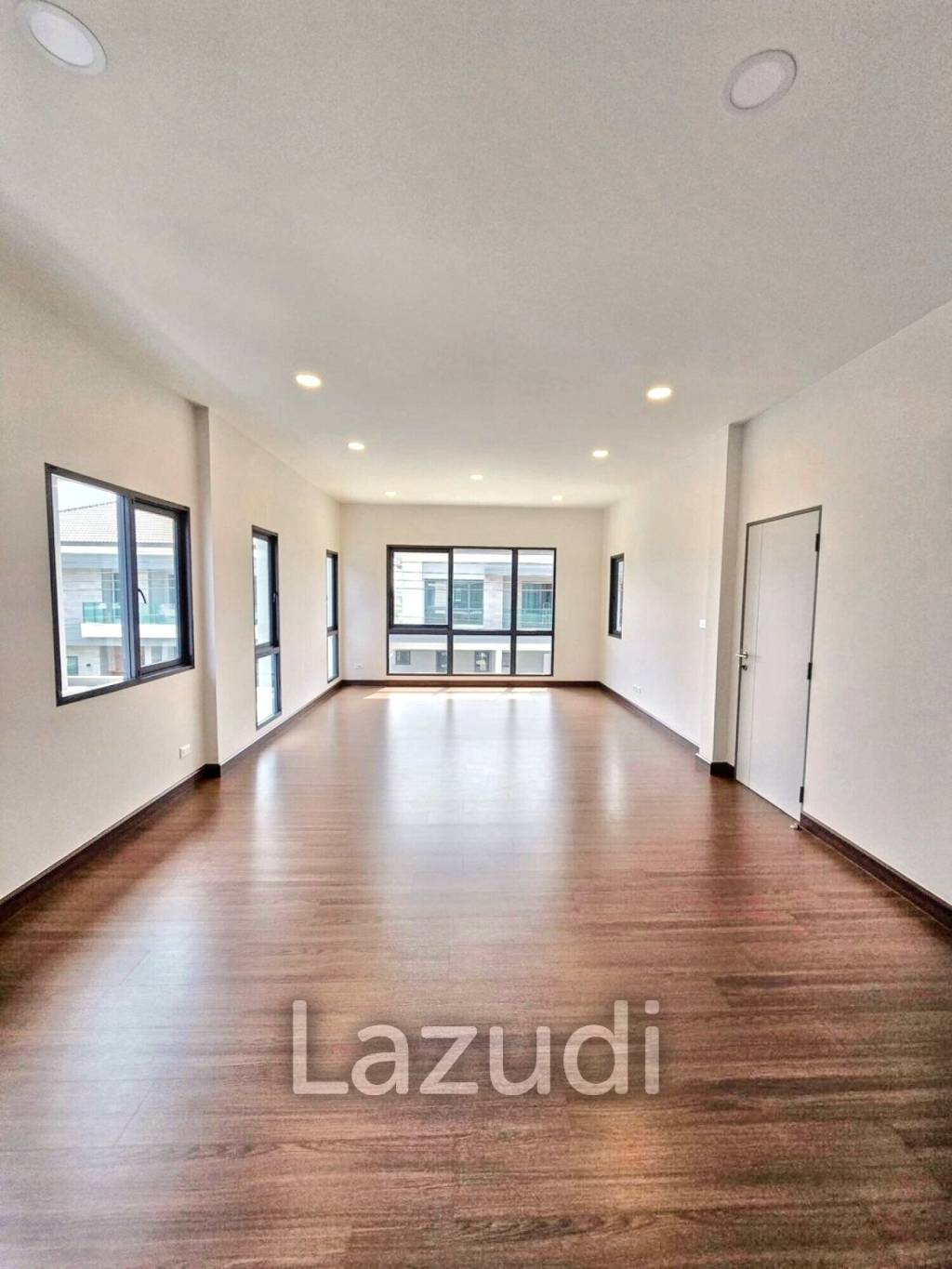5 Bedrooms 6 Bathrooms 414 SQ.M The City Bangna