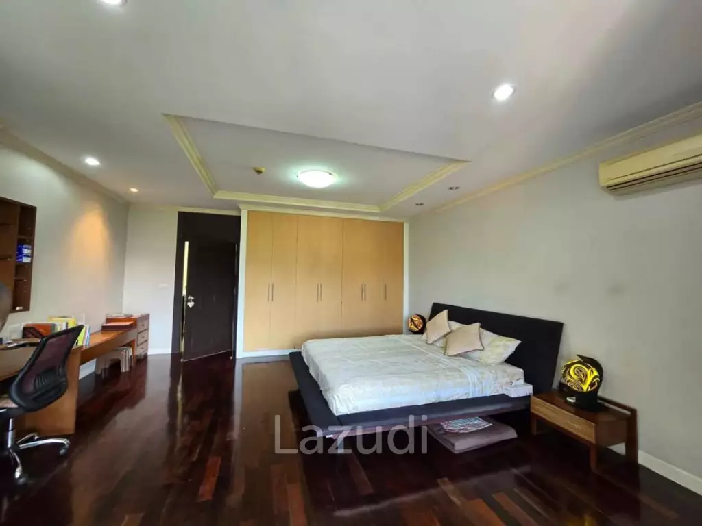 Spacious  2-Bedroom Condo with Scenic Views in Kathu