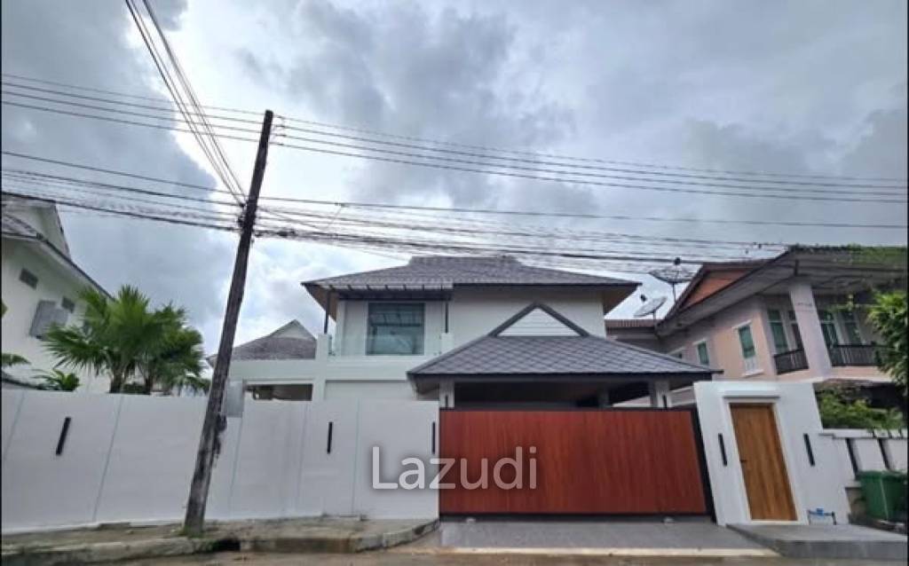 Spacious 2-Story Pool Villa In Chalong