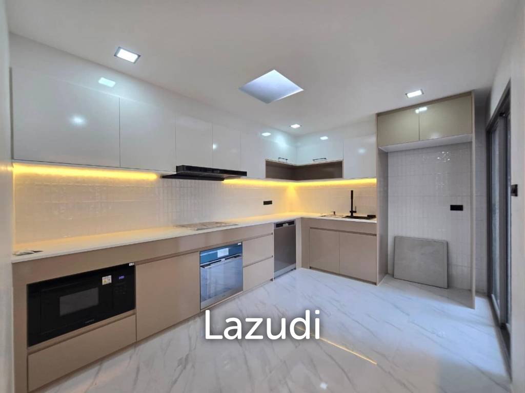 Spacious 2-Story Pool Villa In Chalong