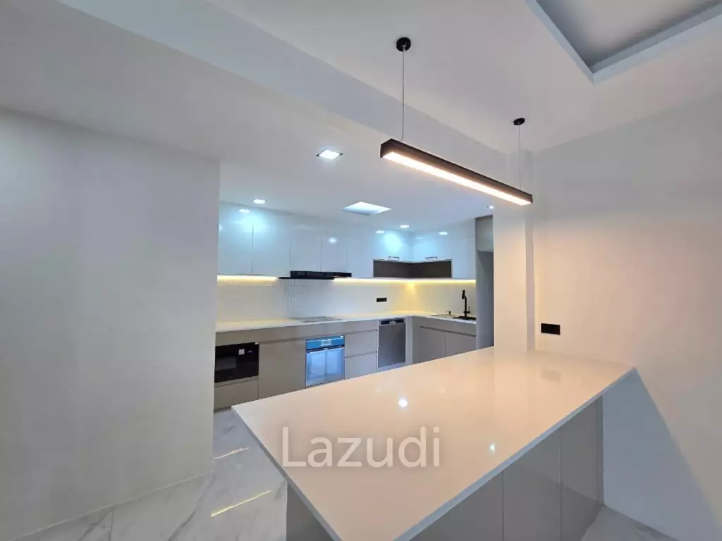 Spacious 2-Story Pool Villa In Chalong
