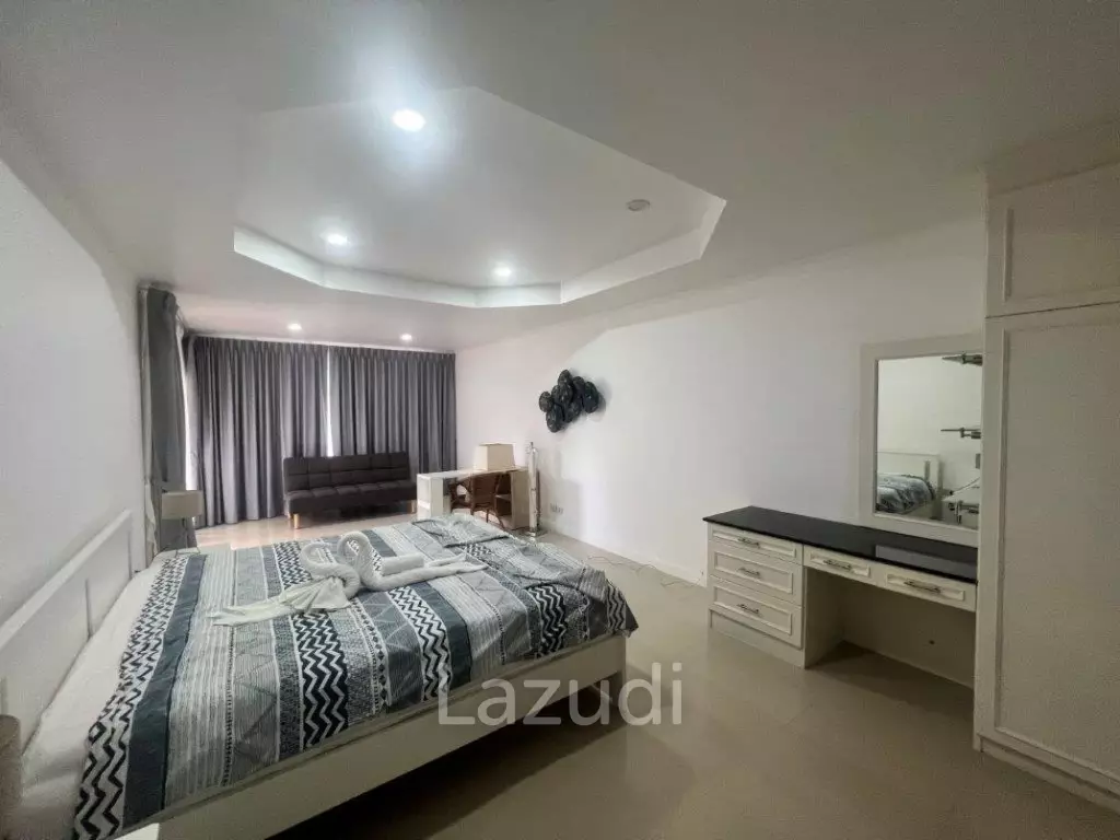 SOI 88 : Large 2 storey 4 bed pool villa close to town and beaches