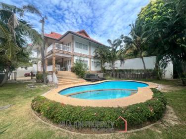 SOI 88 : Large 2 storey 4 bed pool villa close to town and beaches