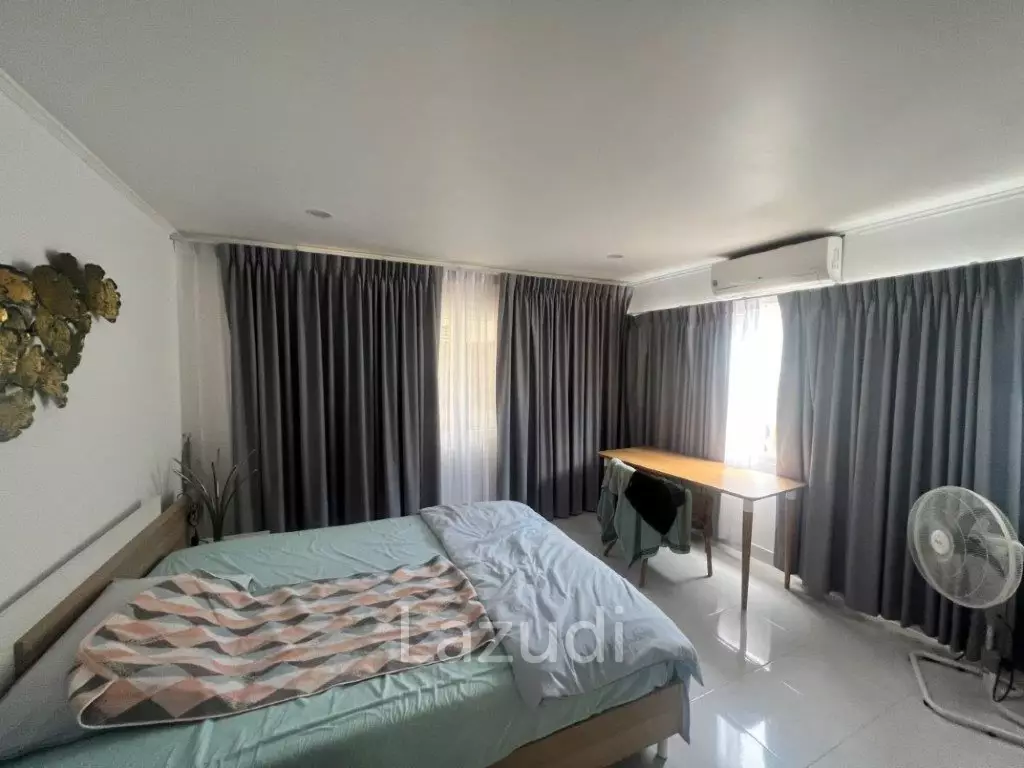 SOI 88 : Large 2 storey 4 bed pool villa close to town and beaches