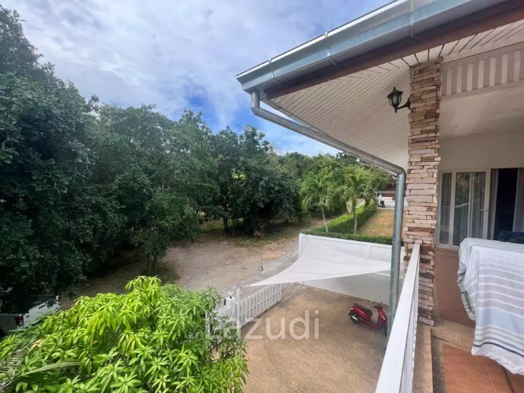 SOI 88 : Large 2 storey 4 bed pool villa close to town and beaches