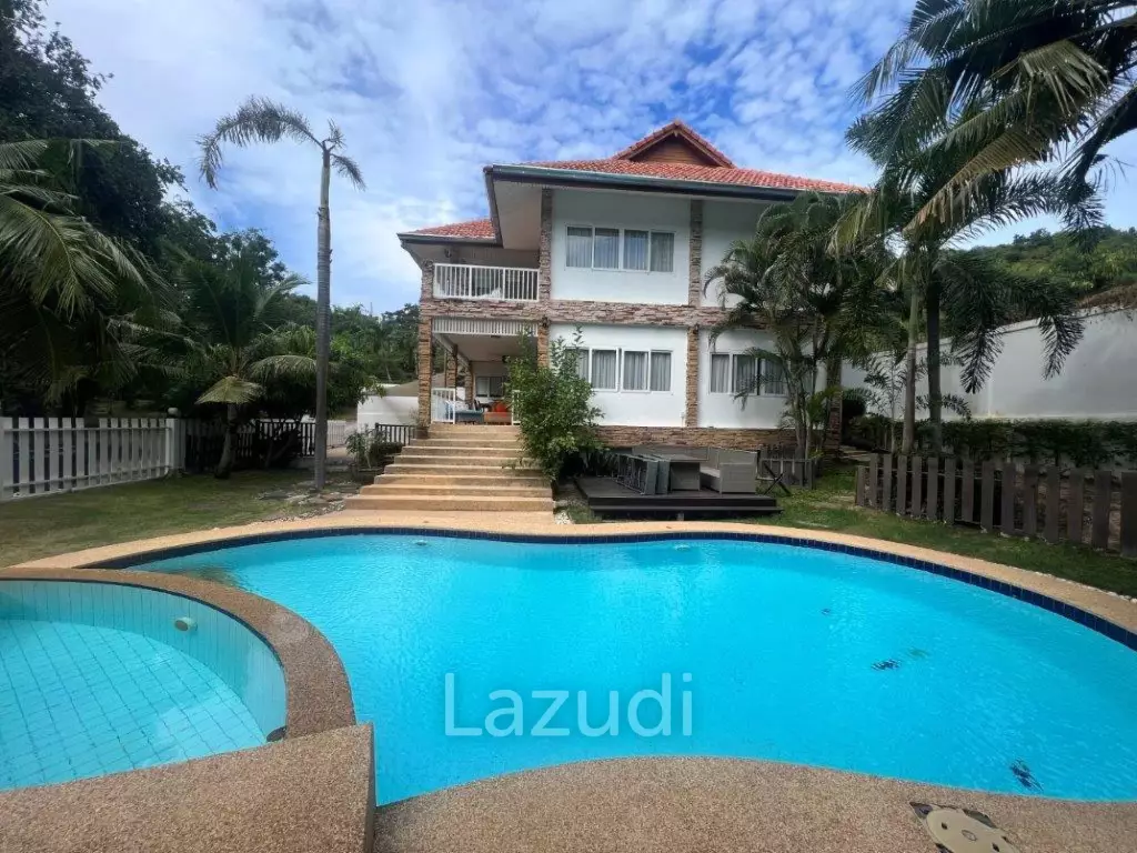 SOI 88 : Large 2 storey 4 bed pool villa close to town and beaches