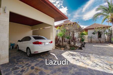 Beautiful 3/4 bed pool villa close to the beach