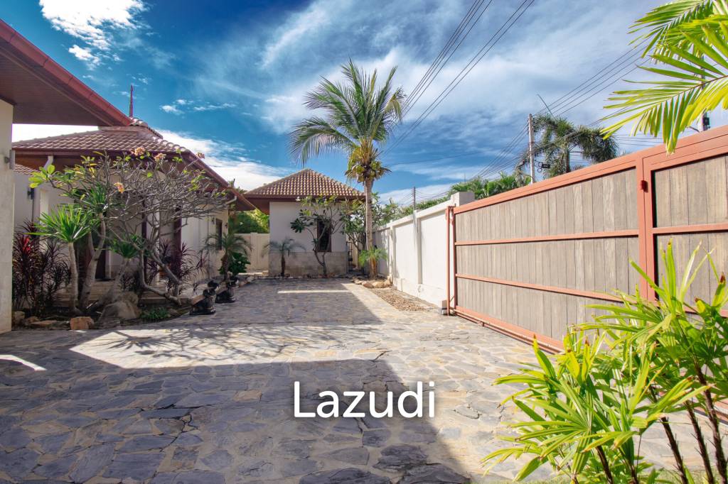 Beautiful 3/4 bed pool villa close to the beach