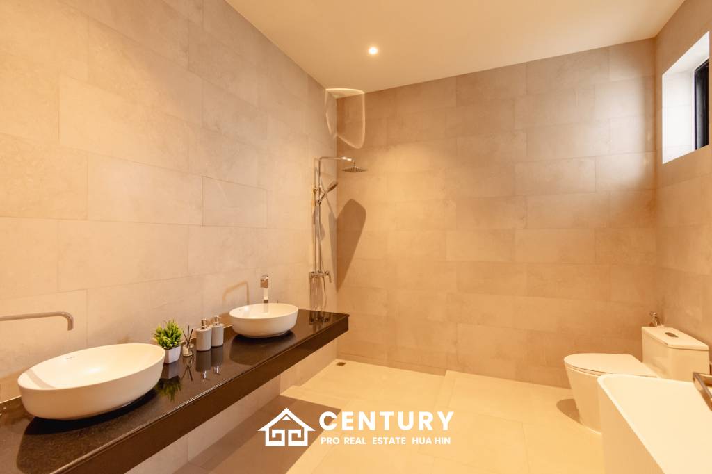 Luxurious Villa in Pran Buri with Private Pool