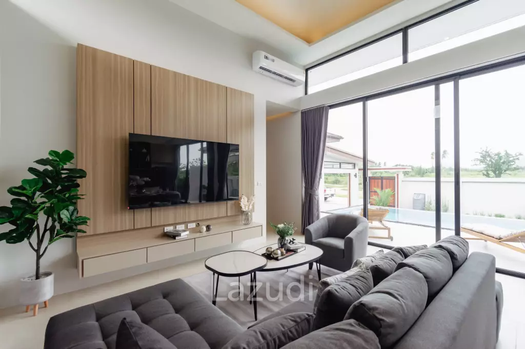 Luxurious Villa in Pran Buri with Private Pool