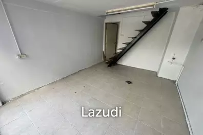 36 m2 3-Storey Mini Shophouse Soi 19 100m from Robinson and Terminal 21!