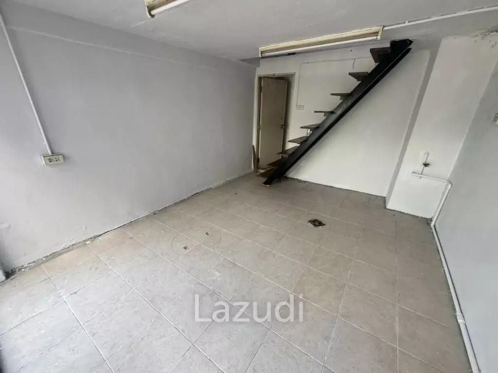 36 m2 3-Storey Mini Shophouse Soi 19 100m from Robinson and Terminal 21!
