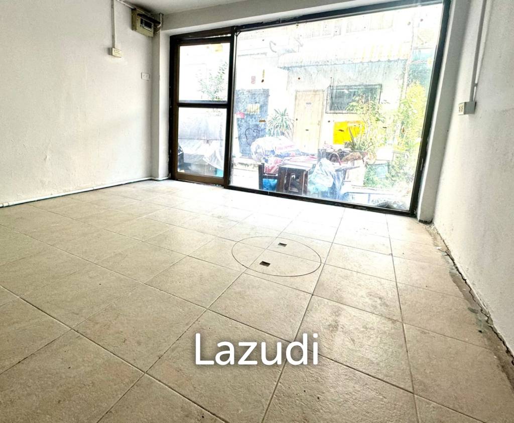 36 m2 3-Storey Mini Shophouse Soi 19 100m from Robinson and Terminal 21!