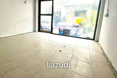 36 m2 3-Storey Mini Shophouse Soi 19 100m from Robinson and Terminal 21!