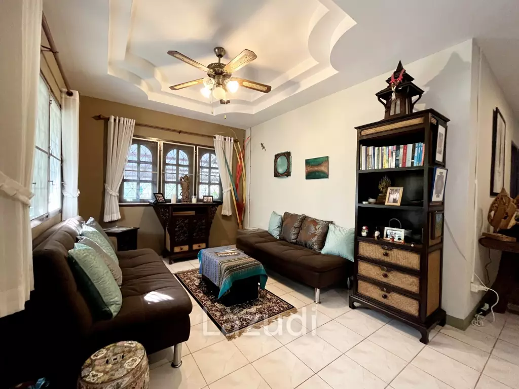 2 Houses for sale with Swimming Pool and Mountain view