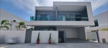 5 Beds 6 Baths 407 SQ.M. Enchant Villa Pattaya